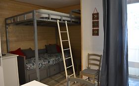 Studio MARMOTTE FONT-ROMEU 4 personnes avec balcon Résidence VAL SOLEIL entièrement rénové en juin 2021 place de PARKING&WIFI gratuit , draps&serviettes de toilettes non inclus, sabanas y toallas no incluidos